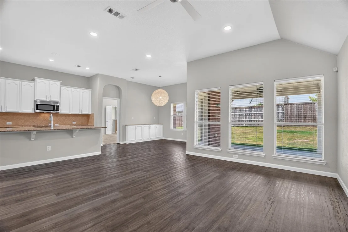 Photo of 817 Peach Lane