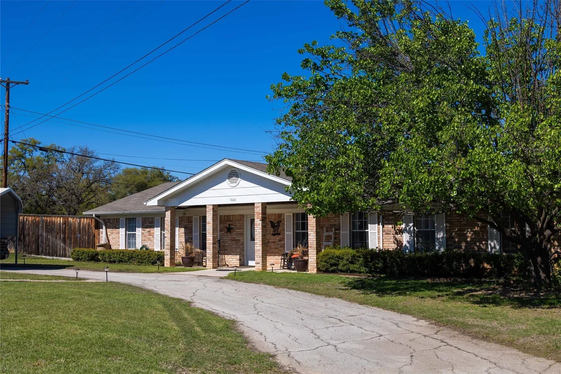 Photo of 1600 Shaw Drive