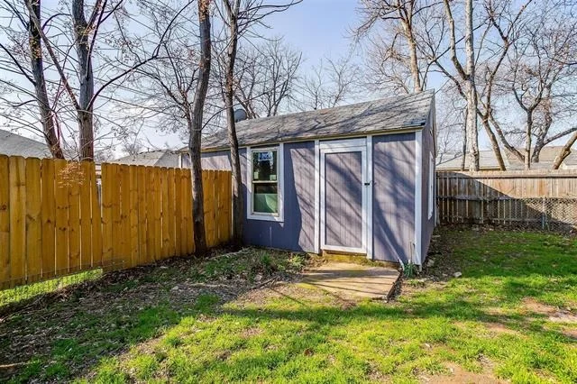 Photo of 4921 Pershing Avenue