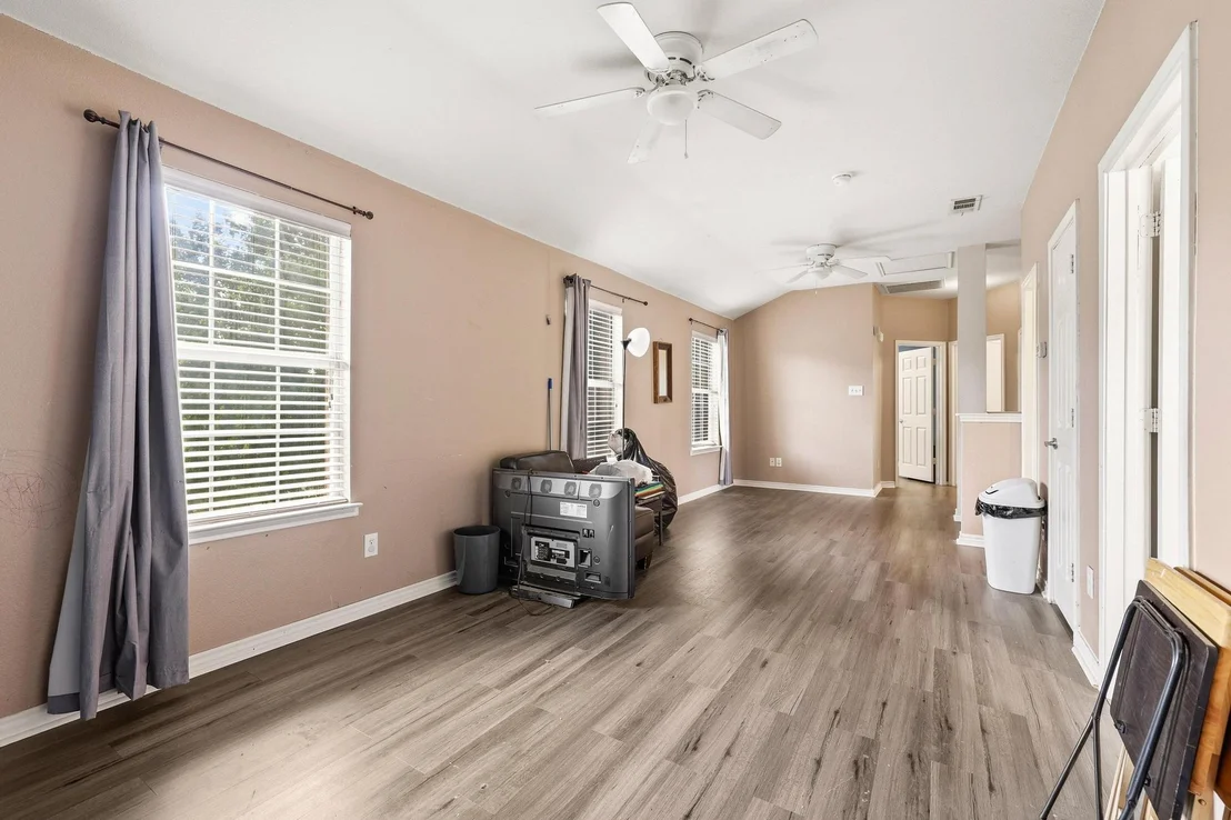Photo of 704 Acacia Drive