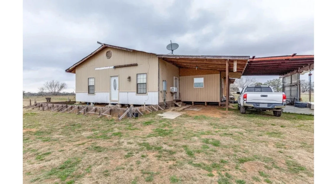 Photo of 1619 County Road 7711