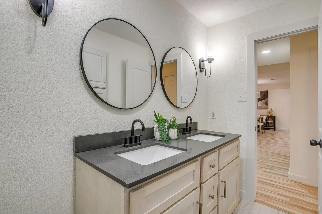 Photo of 2421 Meadow View