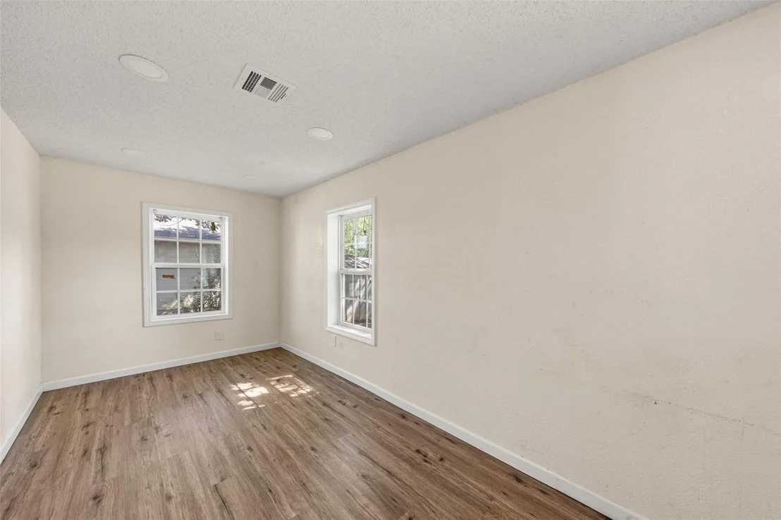 Photo of 1126 W 7th Street