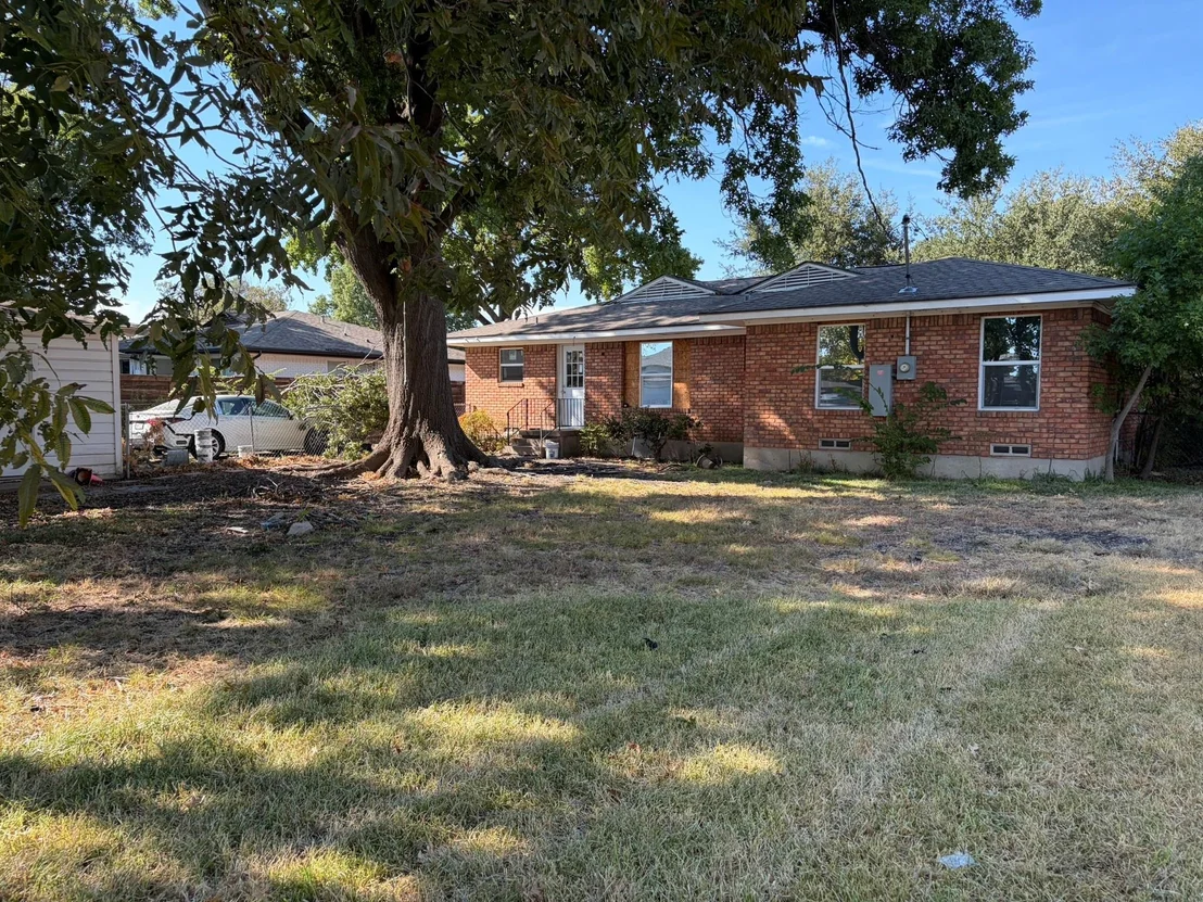 Photo of 2330 Mockingbird Lane