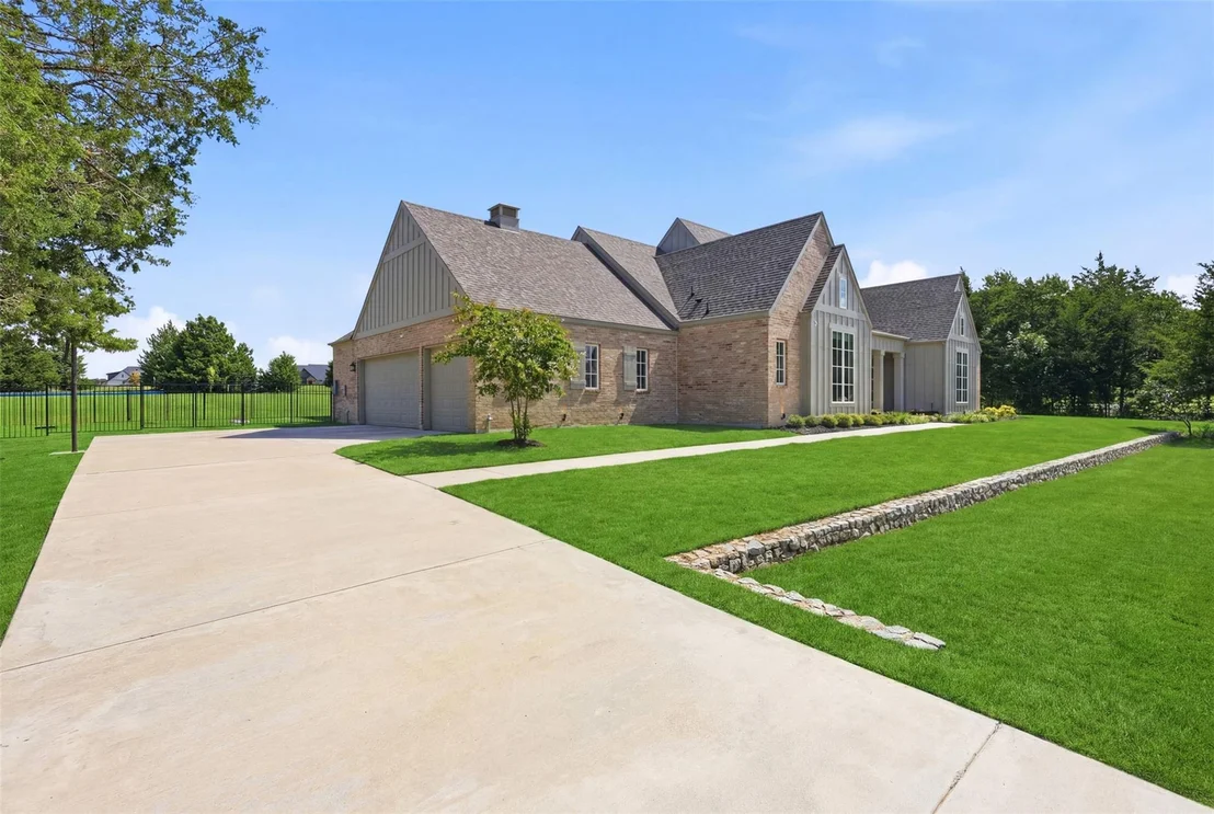 Photo of 425 Abagail Lane