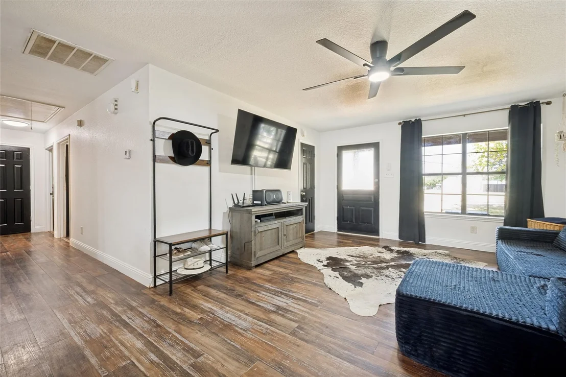 Photo of 105 N 7th Street