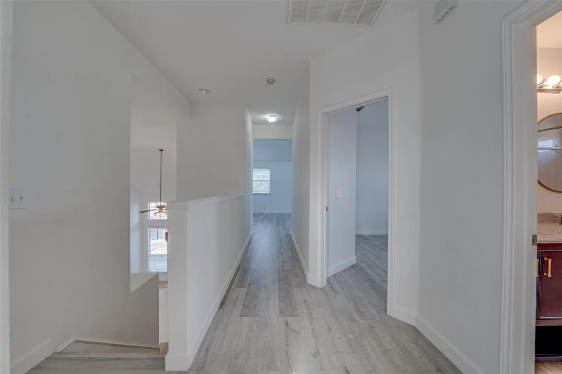 Photo of 558 Presidio Drive