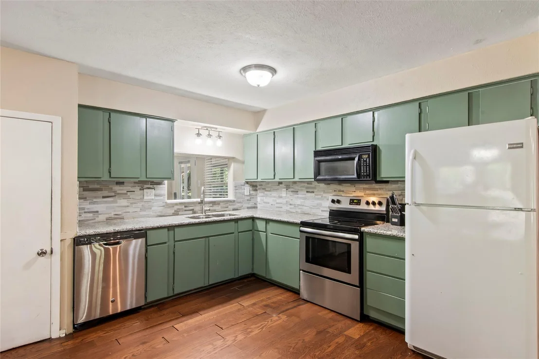 Photo of 335 Running Brook Road