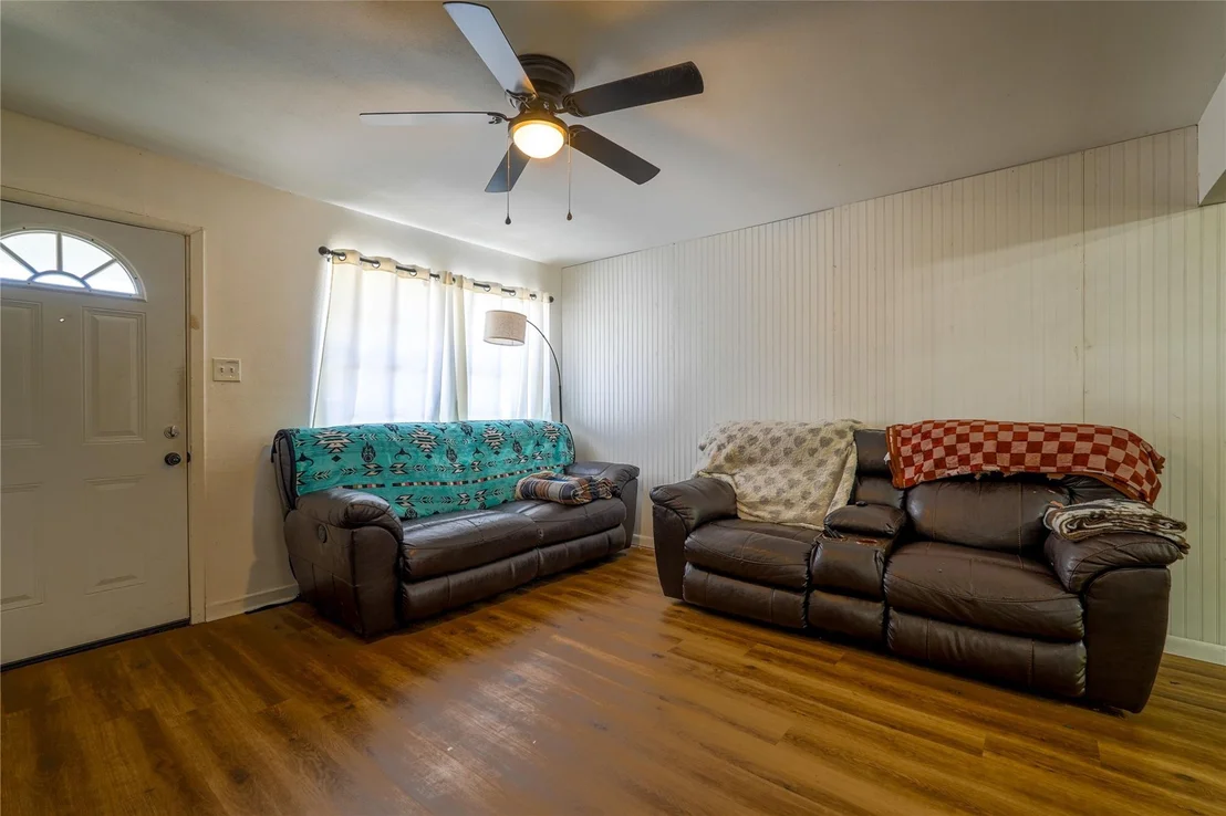 Photo of 807 N Lacy Drive