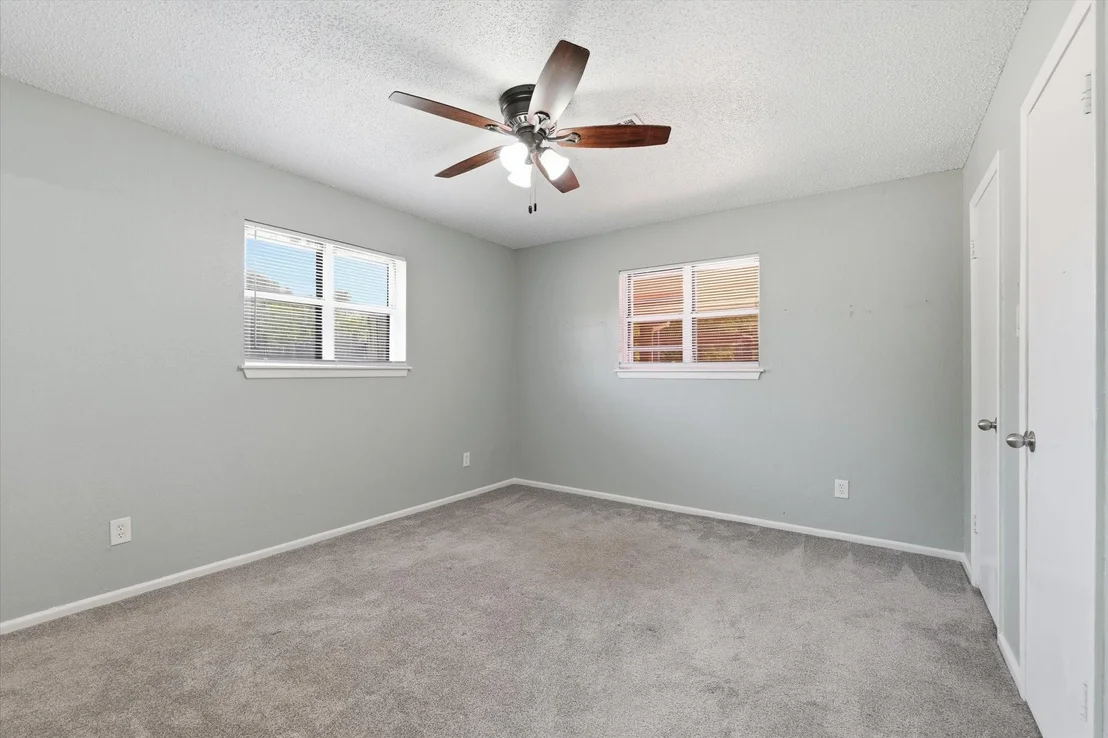 Photo of 140 Towne West Drive