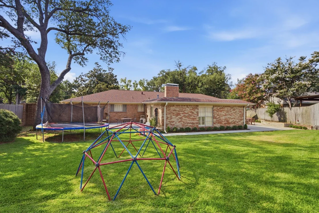 Photo of 1936 Montrose Drive