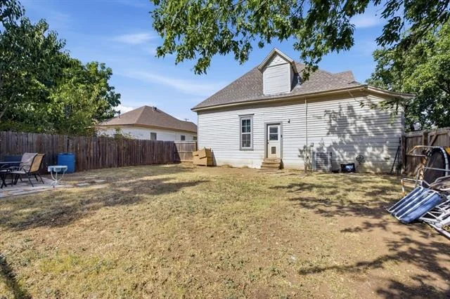 Photo of 303 N Douglas Avenue