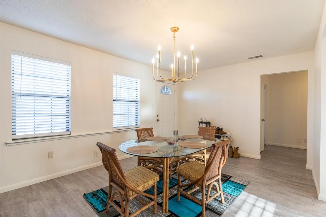 Photo of 2218 N Mockingbird