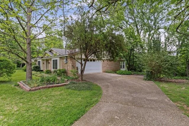 Photo of 805 Evelyn Drive