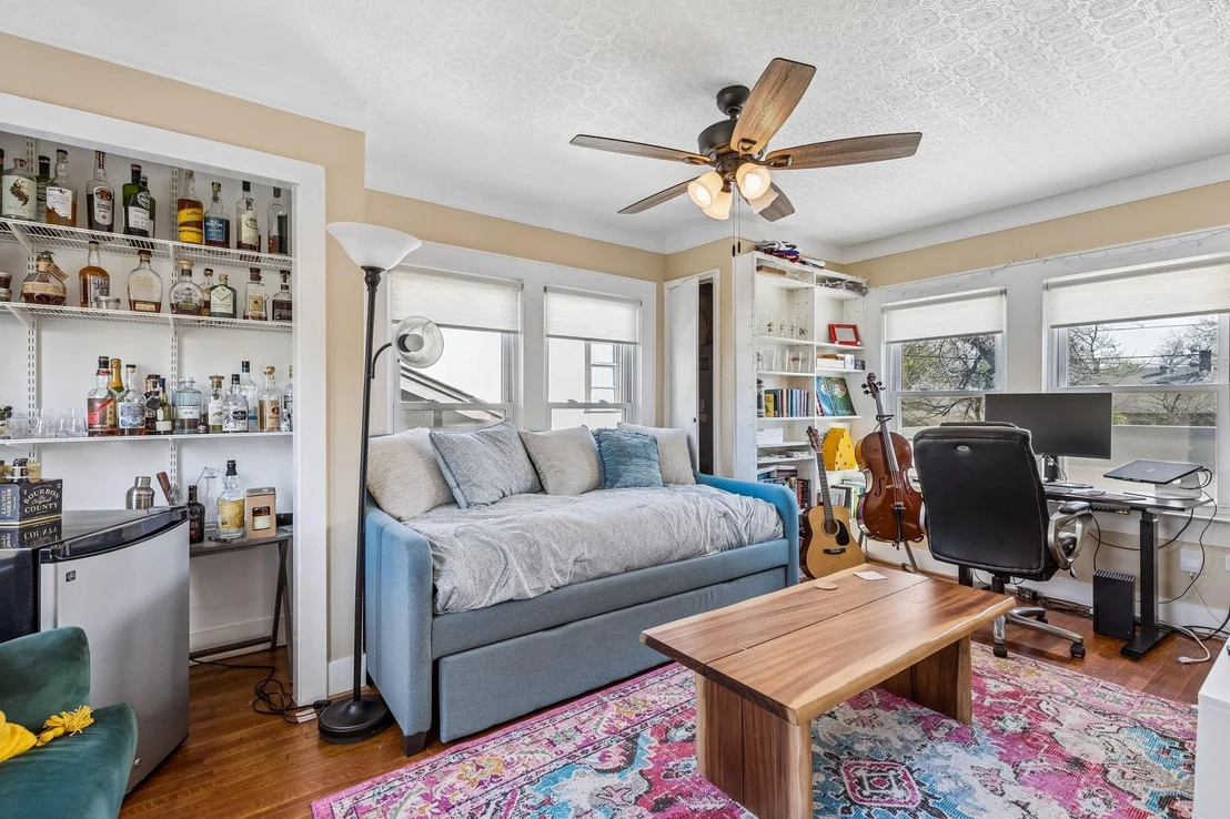 Photo of 2235 Mistletoe Boulevard