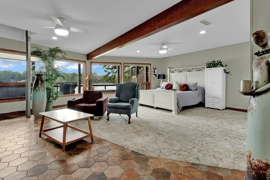 Photo of 334 Hideaway Lane Central