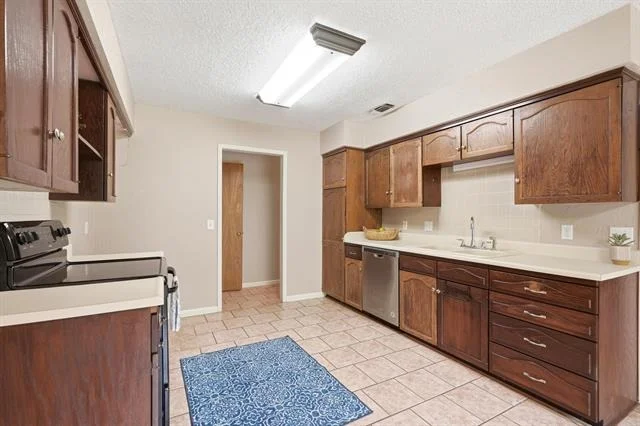 Photo of 116 Greentree Cir