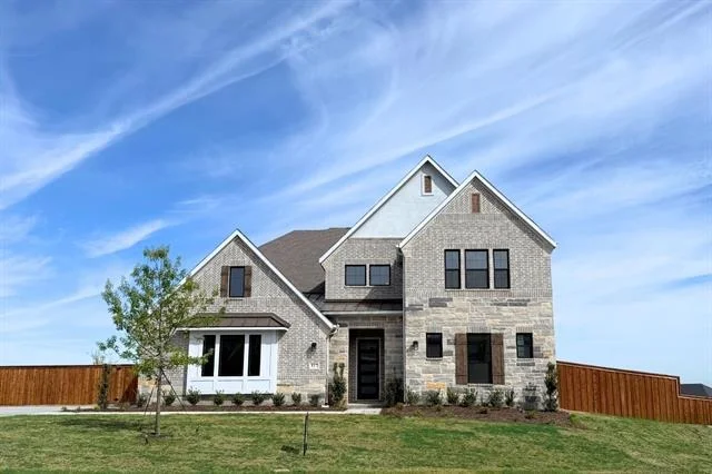 Photo of 817 Headwaters Drive