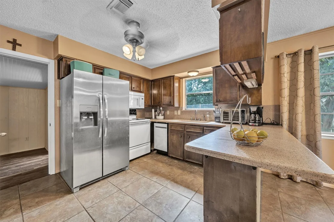 Photo of 190 Crowfoot Lane