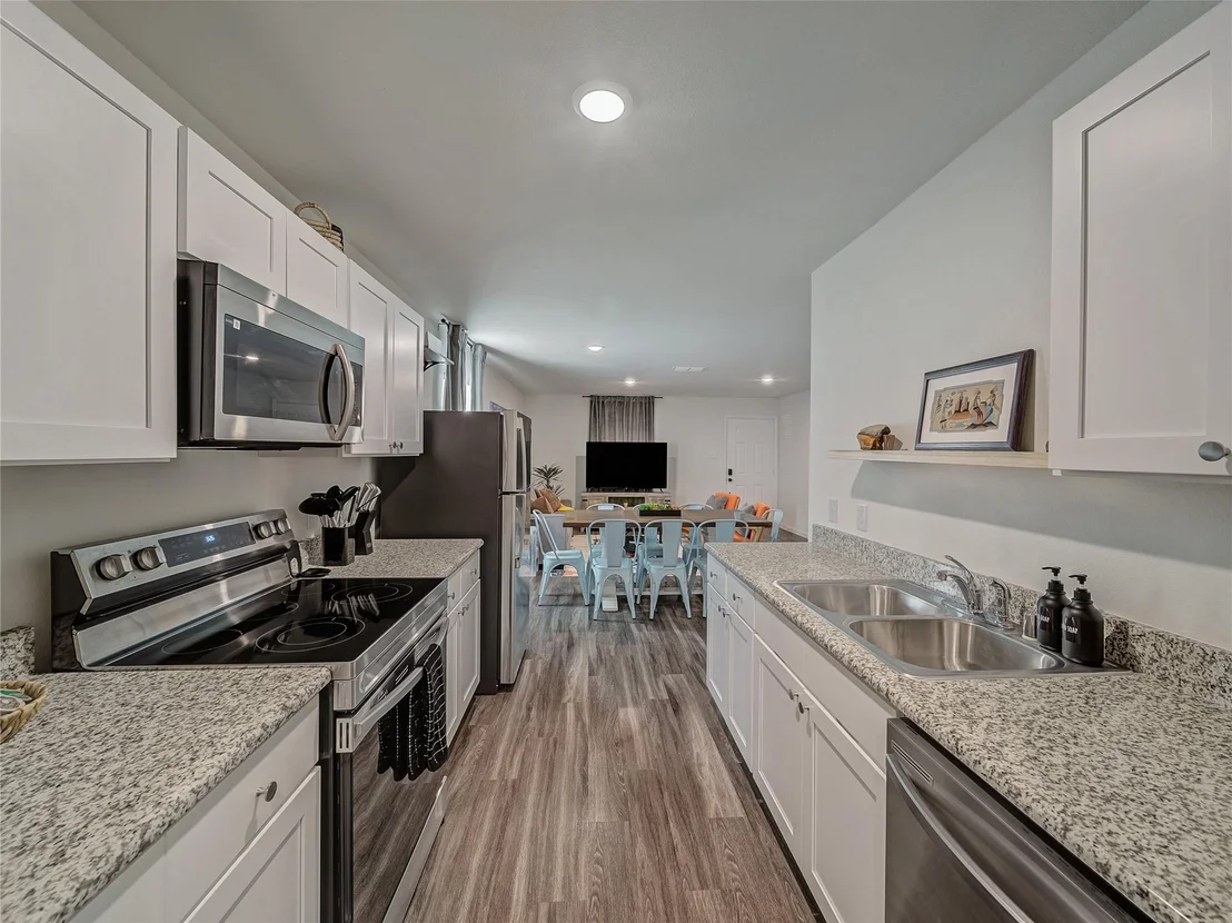 Photo of 921 W 9th Street