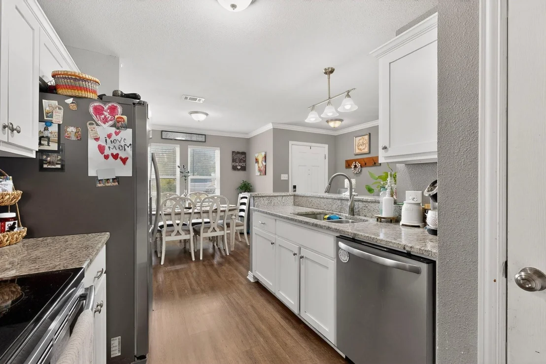 Photo of 423 Caloway Drive