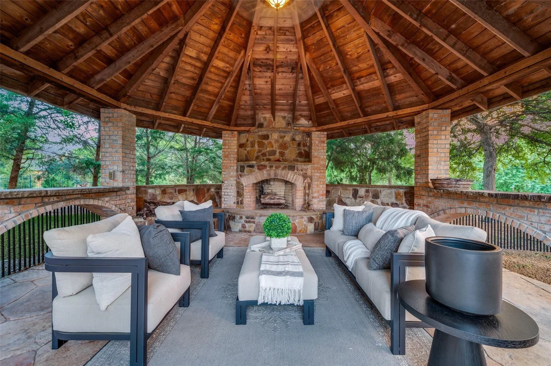 Photo of 2626 Twelve Oaks Lane