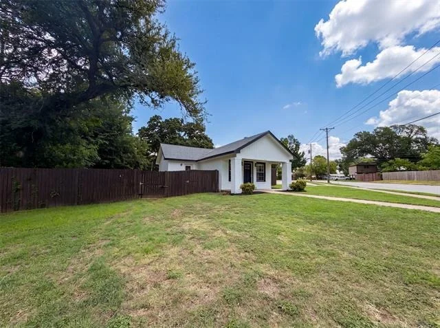 Photo of 420 Bluebonnet Drive