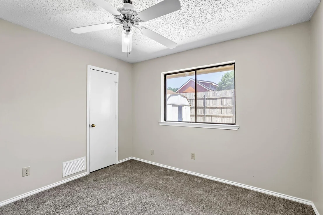 Photo of 2212 Oak Bluff Drive