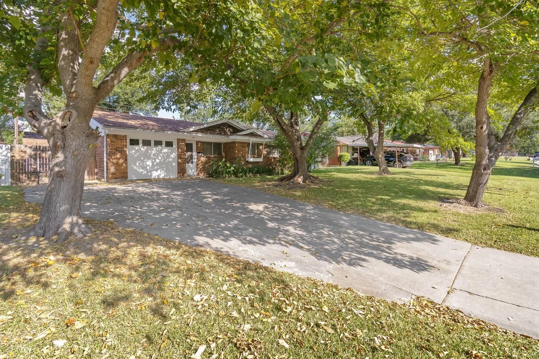 Photo of 840 Comal Avenue