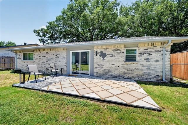 Photo of 5917 Maple Lane