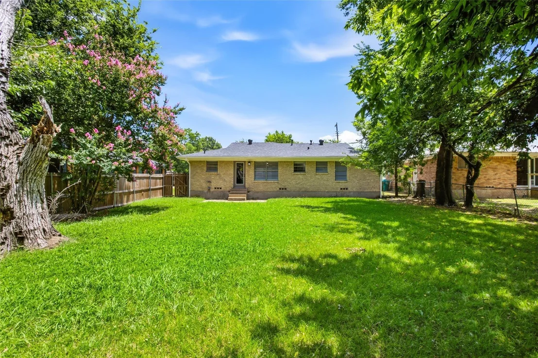 Photo of 1006 N Grant Drive