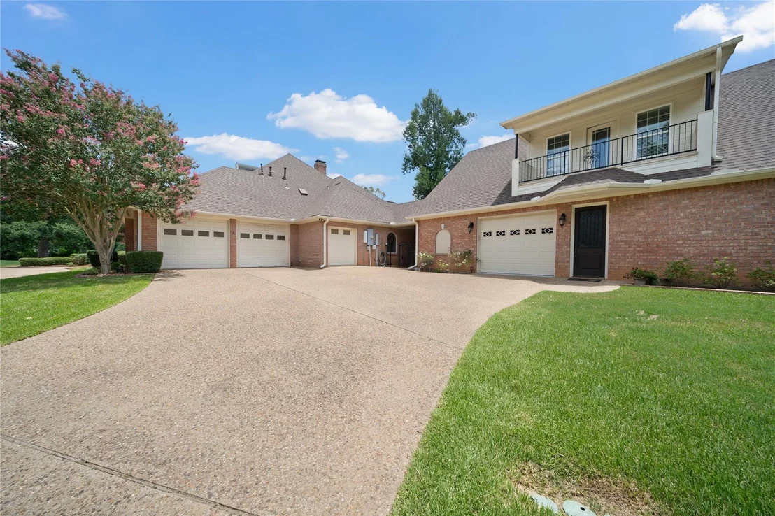 Photo of 7402 Hollytree Drive