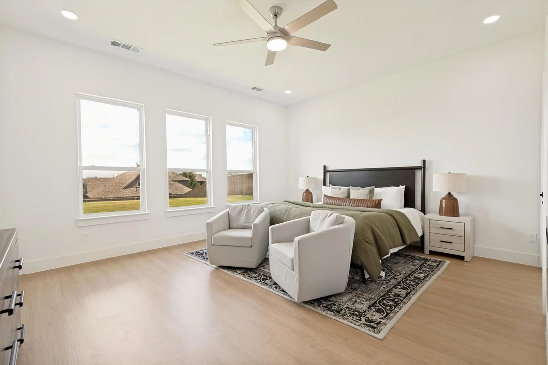 Photo of 1104 Devonshire Drive N
