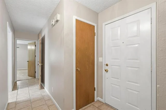 Photo of 116 Greentree Cir