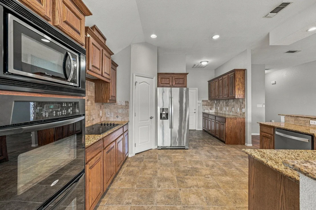 Photo of 914 Winding Road