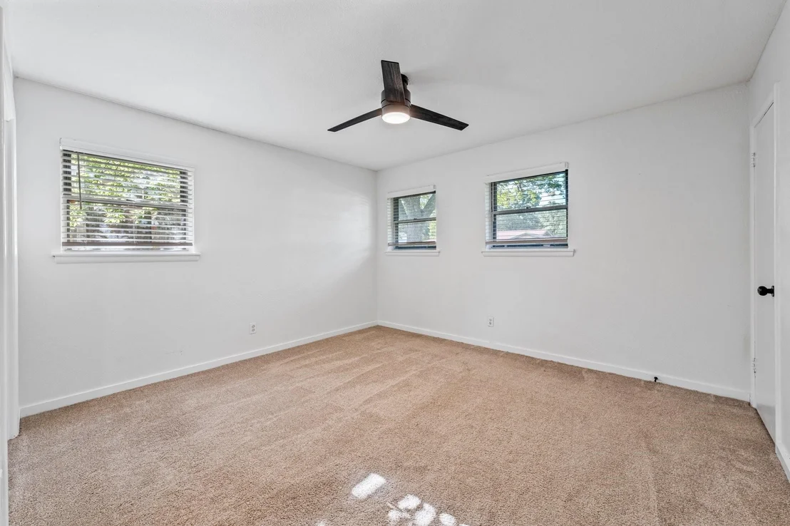 Photo of 600 Circleview Drive N