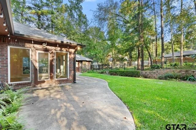 Photo of 1620 Brookhollow Drive