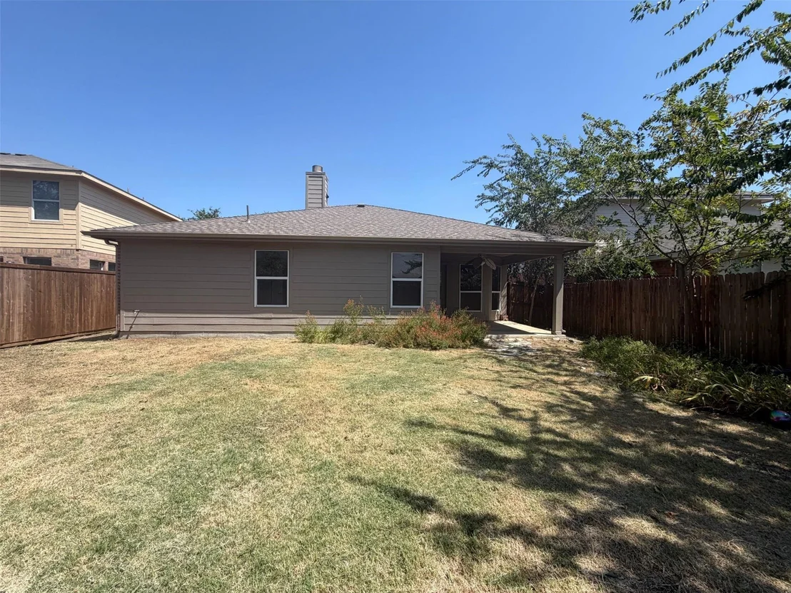 Photo of 905 Acacia Drive