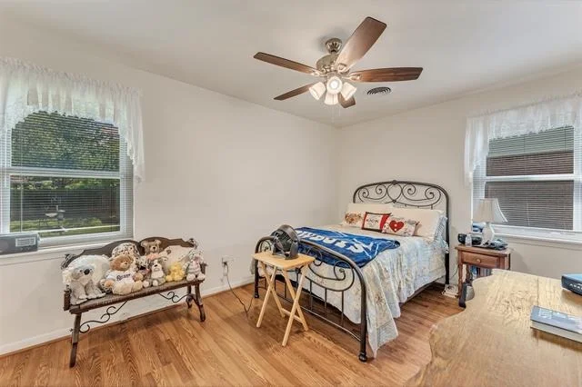 Photo of 1325 Royal Oaks Drive