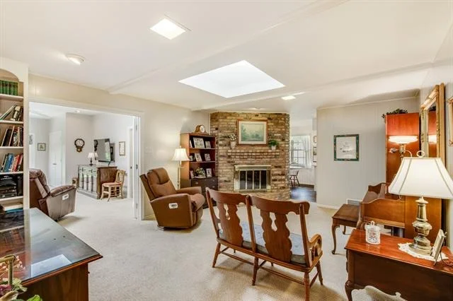 Photo of 331 Robin Way