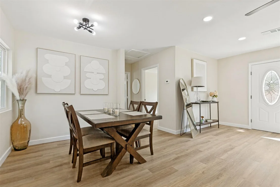 Photo of 1605 Meadowbrook Drive