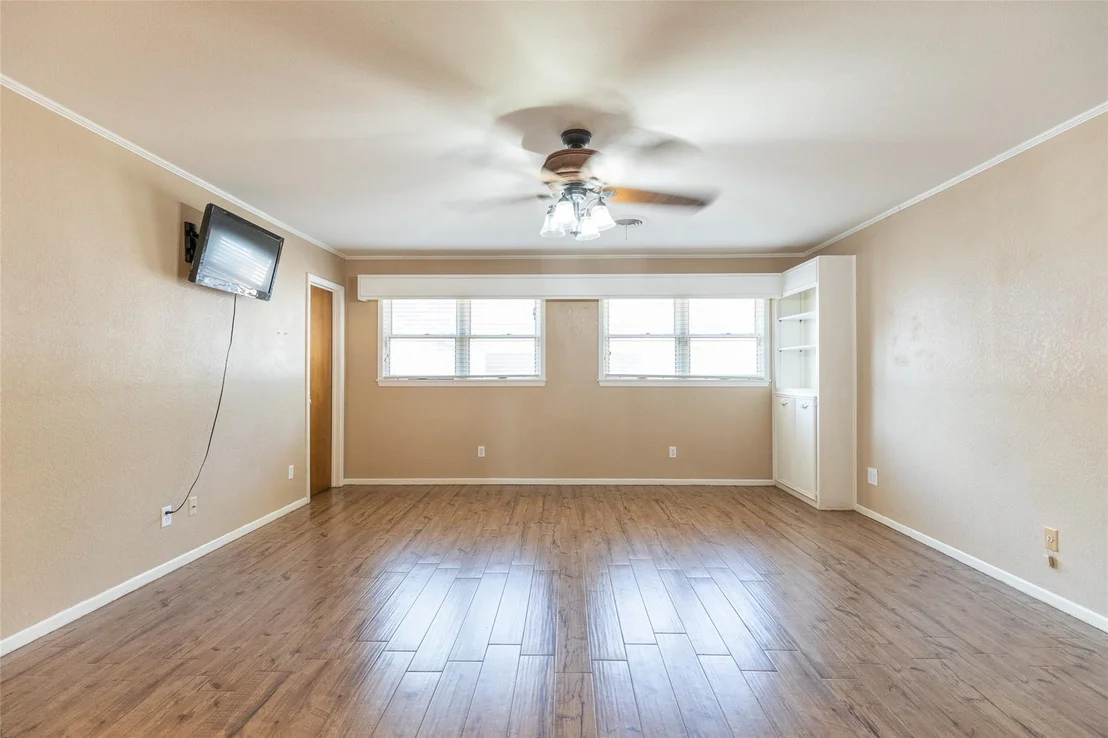 Photo of 55 Surrey Square
