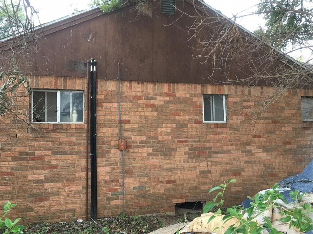 Photo of 705 W 6th Street