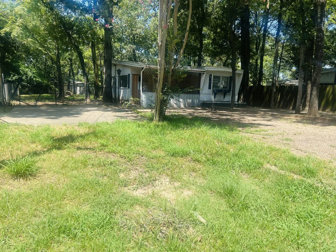 Photo of 305 Live Oak Lane