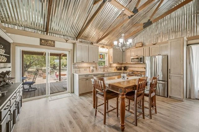Photo of 1271 Private 2120 Road