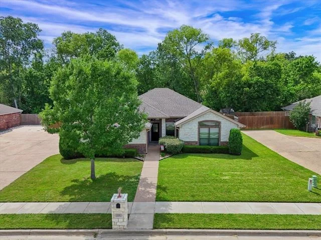 Photo of 814 Springdale Circle