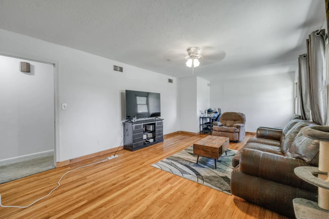 Photo of 3865 Whittier Street