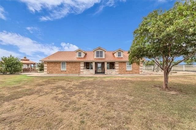 Photo of 1064 Warren Road
