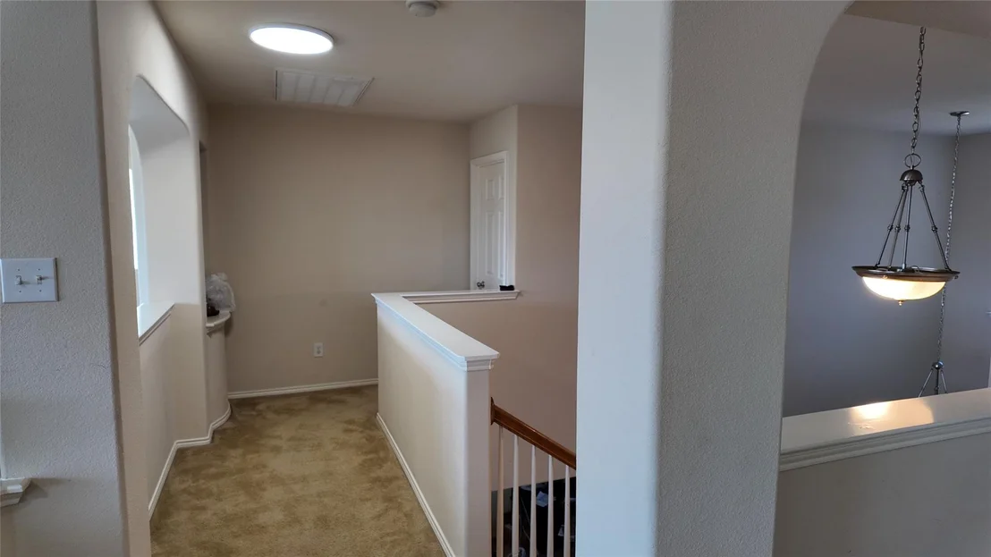 Photo of 421 Roundrock Lane