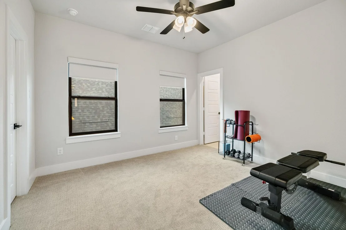 Photo of 2421 Heathrow Lane